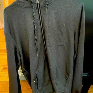 I’m selling my vuori hoodie , good condition.